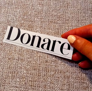 Un pezzetto di carta con la parola Equilibrio scritta a mano, invito alla custodia delle voci.